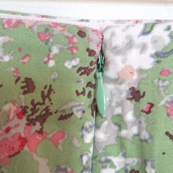 J.CREW Watercolor Floral Mini Skirt Pink Green Cotton Stretch Size 4 - Picture 11 of 12